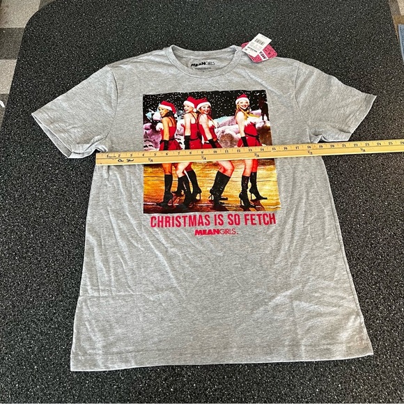 4/$20 NWT Gray Mean Girls Christmas T-Shirt (M) - Picture 3 of 7